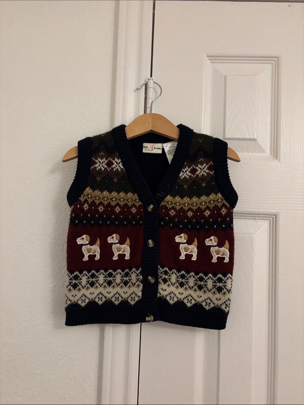 Dog Motif Knit Vest in Navy, Burgundy and Olive